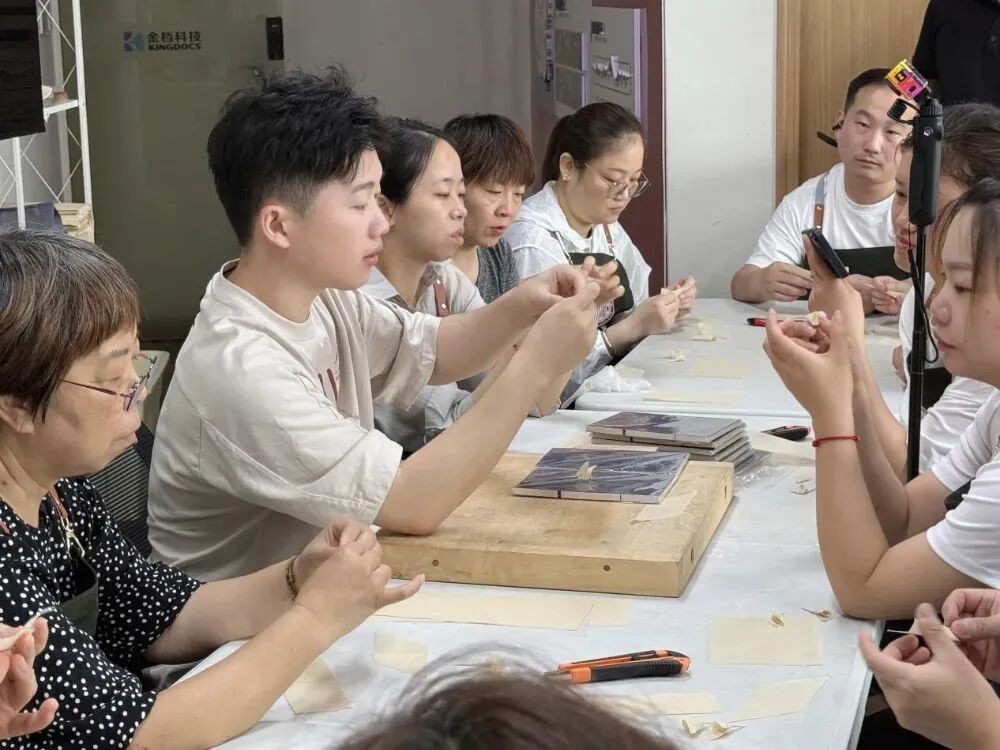 助教讲师潘腾飞指导学员