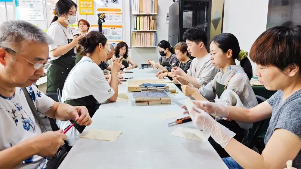 学员实践操作特写